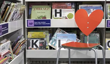 silla-corazon-roja-libros-lectura